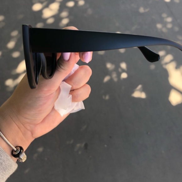 Matte black cat eye sunglasses - Picture 3 of 5